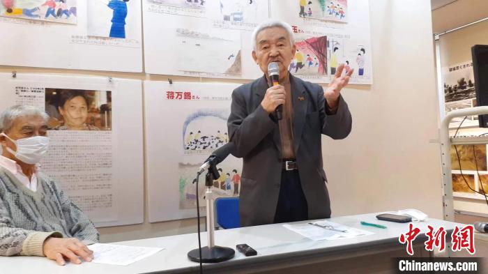 一橋大學名譽教授田中宏在圖片展上發(fā)表了題為《從南京大屠殺85周年來思考日中關系》的演講。　一瀬敬 攝
