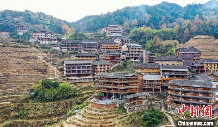 圖為12月19日，無(wú)人機(jī)航拍的大寨村。　楊宗盛 攝