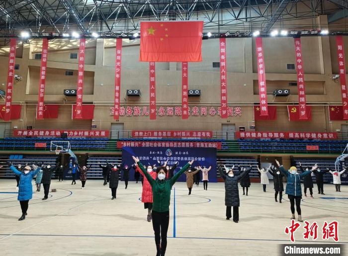 圖為工作人員開展志愿培訓(xùn)服務(wù)?！∏嗪Ｊ∩鐣w育指導(dǎo)中心 供圖