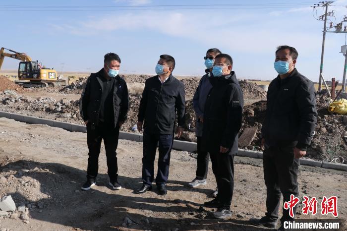 圖為援青干部在泉吉鄉(xiāng)開展實(shí)地調(diào)研。(資料圖) 聊城援青干部管理組供圖