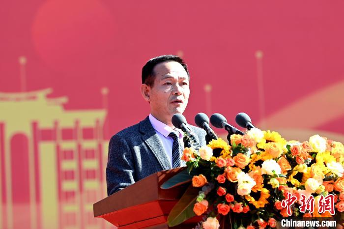 漳州一中黨委書記、校長(zhǎng)林順來致辭?！埥鸫?攝