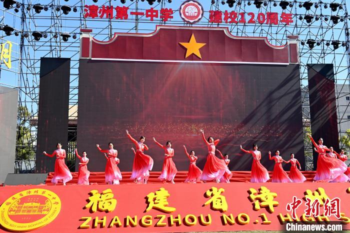 文藝演出。　張金川 攝