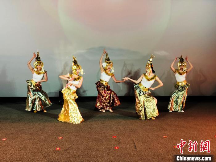 圖為東盟歌舞表演?！↑S艷梅 攝