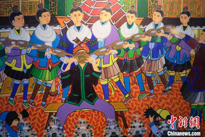 圖為三江農(nóng)民畫所描繪的侗族風(fēng)土人情?！⒖÷?攝