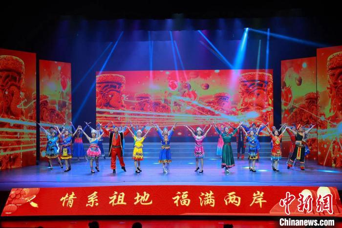 晚會(huì)營造兩岸客家歡樂祥和的氛圍?！↓垘r市融媒體中心供圖