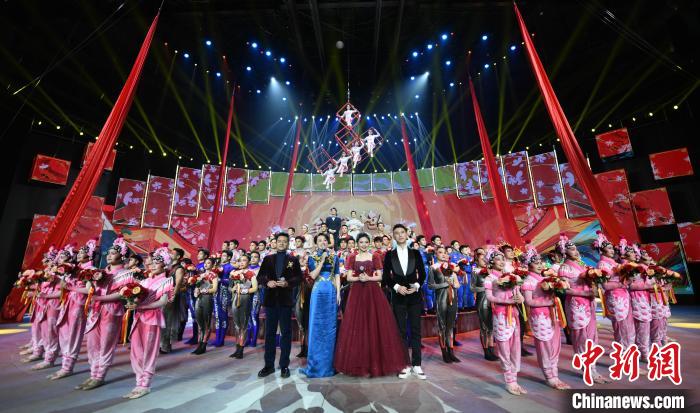 圖為2023年中國雜技大聯(lián)歡錄制現(xiàn)場?！×赫赵?攝