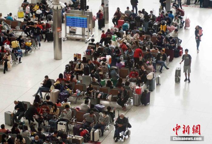 資料圖 高鐵時(shí)代的“香港春運(yùn)”。<a target='_blank' href='/'>中新社</a>記者 洪少葵 攝