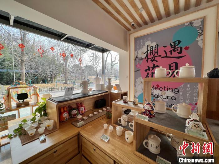 圖為玉淵潭公園小櫻商店?！”本┦泄珗@管理中心供圖