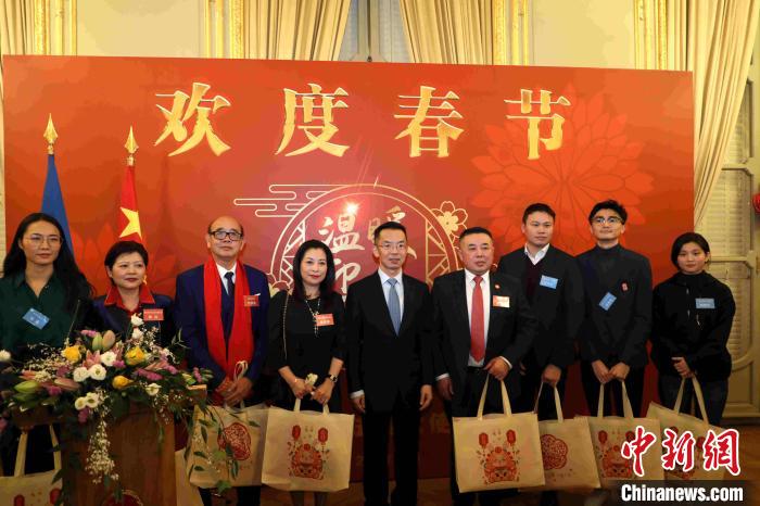 中國駐法國大使館舉辦“溫暖迎春”系列活動(dòng)迎接兔年春節(jié)