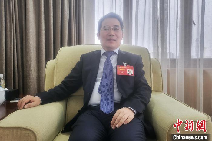 湖南省政協(xié)委員張世平:發(fā)揮農(nóng)商銀行獨(dú)特優(yōu)勢(shì)服務(wù)鄉(xiāng)村振興