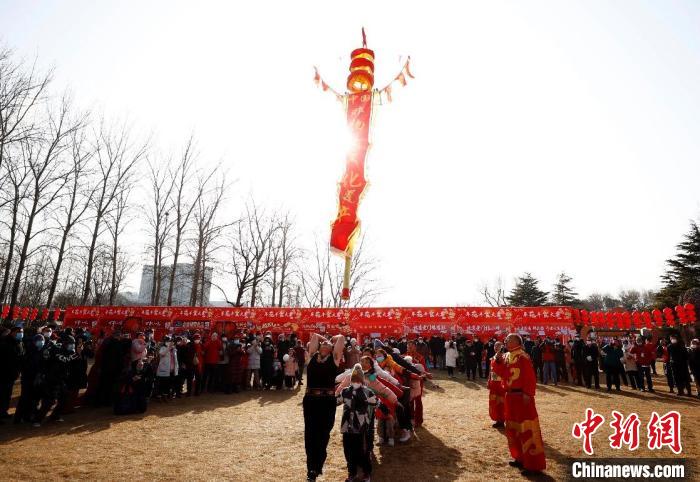 北京消費季“2023——年花豐食大集”正月初一在北京世界花卉大觀園開市。　<a target='_blank' href='/'>中新社</a>記者 富田 攝