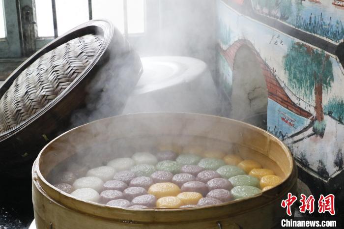 蒸好的糖糕 張雨滴 攝 蒸好的糖糕 張雨滴 攝