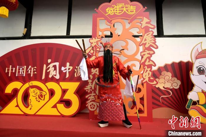 春倌說春民俗表演?！垥詵| 攝