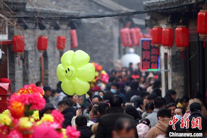 春節(jié)的氛圍感已拉滿?！°蟛?攝