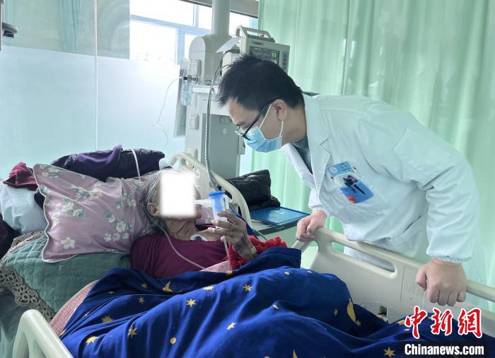 （新春走基層）青海藏鄉(xiāng)里的“曼巴”：逢年過節(jié)的堅守，我們習以為常