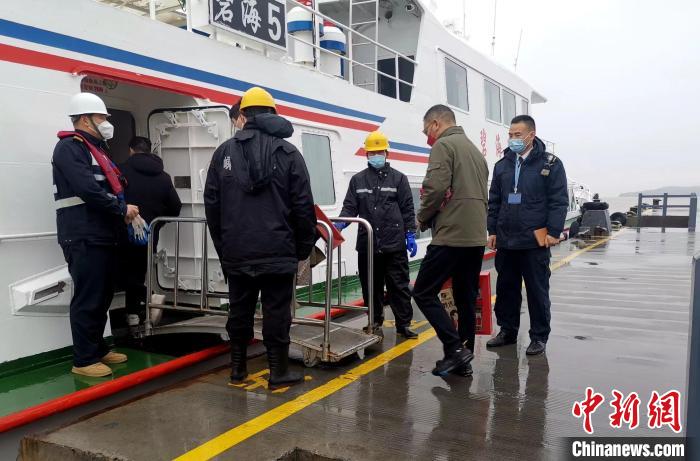 海事人護(hù)航春節(jié)海上出行?！∈茉L者供圖