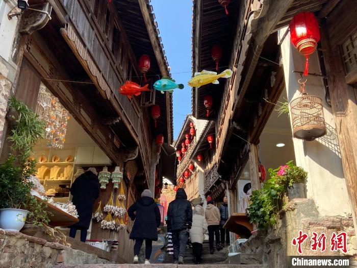 石浦漁港古城一景?！×植?攝