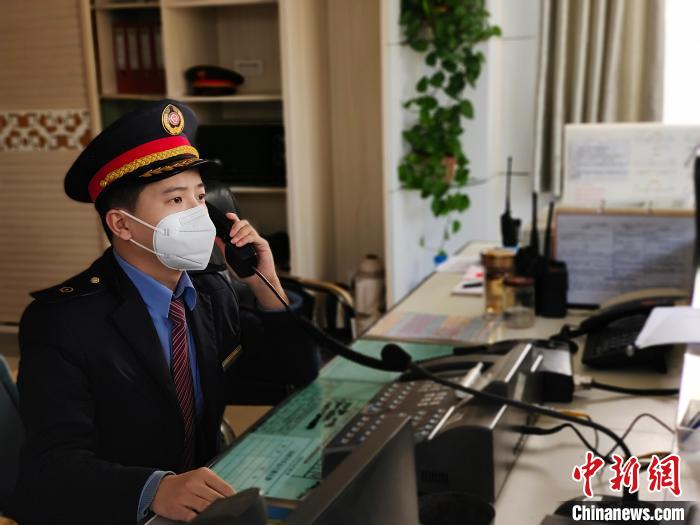 (新春走基層)五等鐵路小站“95后”的第4個春運:孤寂而執(zhí)著的堅守