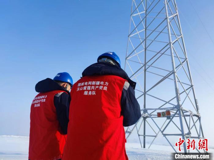 連日來，電力運(yùn)撿工作人員一線查檢線路安全?！〔娏﹫D