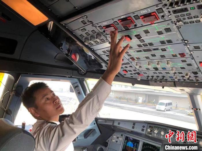 “兔機(jī)長(zhǎng)”兔年航班不停歇空運(yùn)旅客飛赴團(tuán)圓路