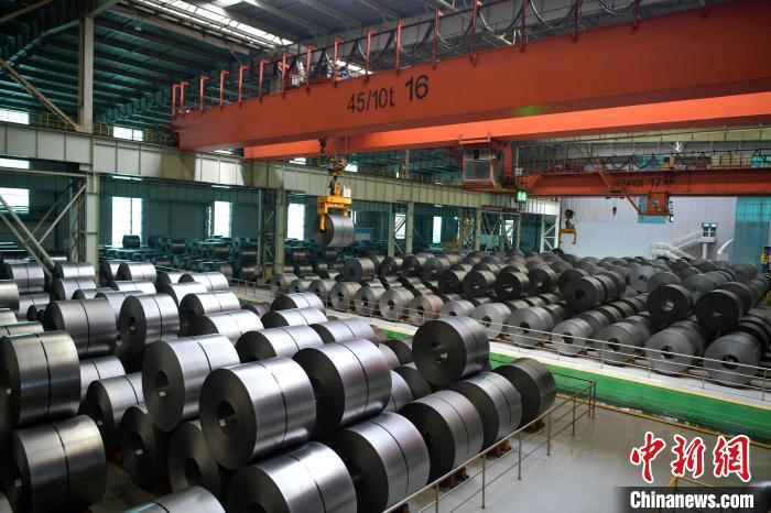 圖為河鋼集團(tuán)邯鋼公司邯寶煉鋼廠一生產(chǎn)車間。(資料圖) 翟羽佳 攝