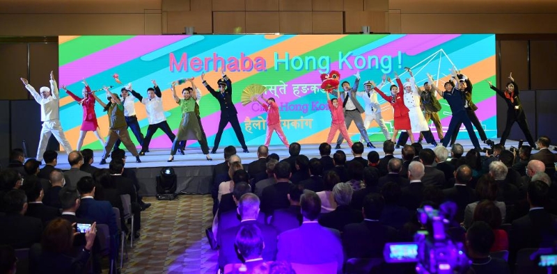 2月2日，演員在啟動(dòng)禮上進(jìn)行開(kāi)場(chǎng)表演。（圖源：新華社）