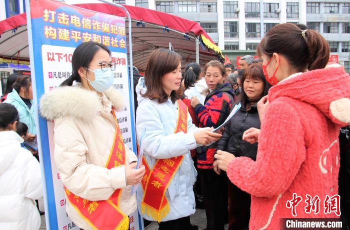 科普宣傳服務(wù)。　 魏慧玲 攝