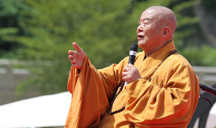 佛光山創(chuàng)辦人星雲(yún)法師昨天下午離世，享耆壽97歲。圖為2018年，星雲(yún)大師公開(kāi)向信眾開(kāi)示。(資料照／佛光山提供)