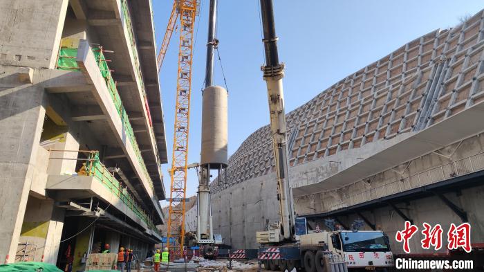 圖為試車(chē)臺(tái)關(guān)鍵設(shè)備進(jìn)場(chǎng)。　中國(guó)航天科技集團(tuán)六院供圖