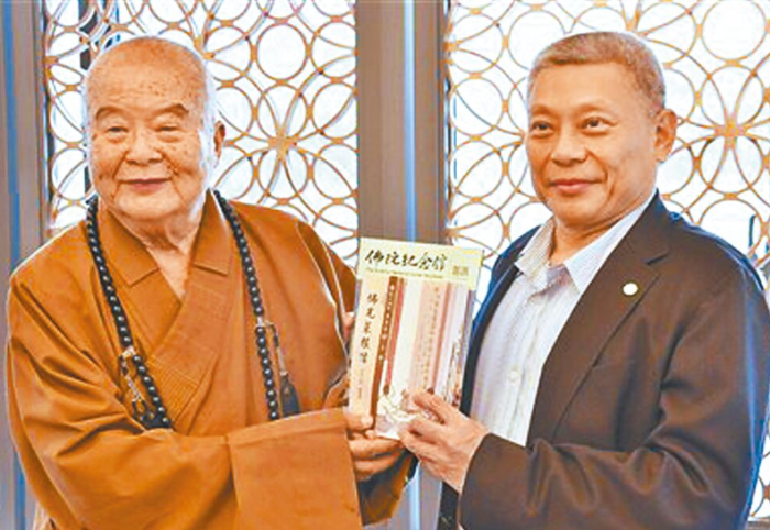 旺旺中時(shí)媒體集團(tuán)董事長(zhǎng)蔡衍明與星云大師