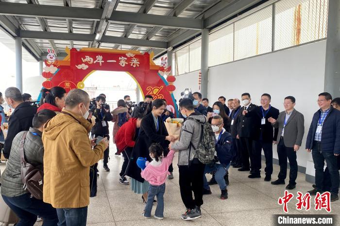 位于“鄭成功故里”南安石井的泉金客運(yùn)碼頭重現(xiàn)熱鬧一幕?！∪?攝