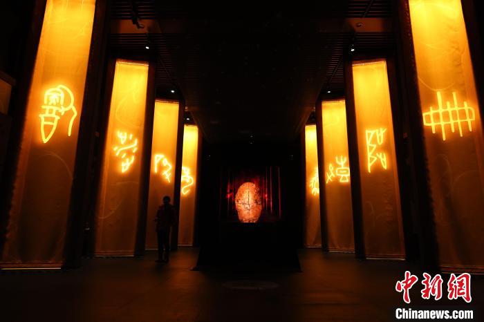 從殷墟甲骨到明清檔案，中國(guó)古文獻(xiàn)“四大發(fā)現(xiàn)”首次集中展出