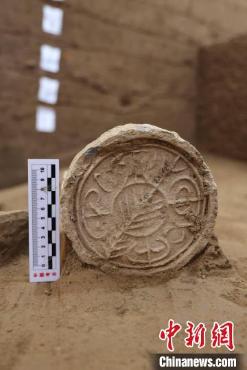 圖為植物紋瓦當(dāng)。　阿房宮與上林苑考古隊(duì)供圖