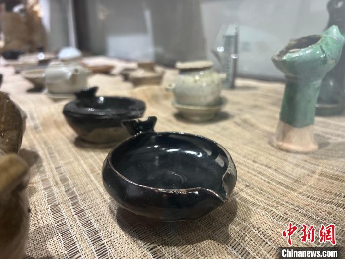 “省油的燈”?！Μ|瑋 攝