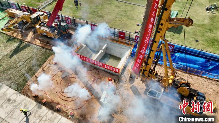 深江鐵路(深圳段)全線首樁正式開鉆。　陳文 攝