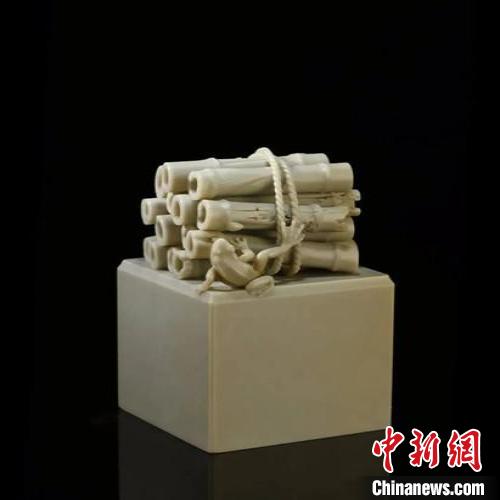 邱雁芳作品《煙火》。　汪斯敏 攝