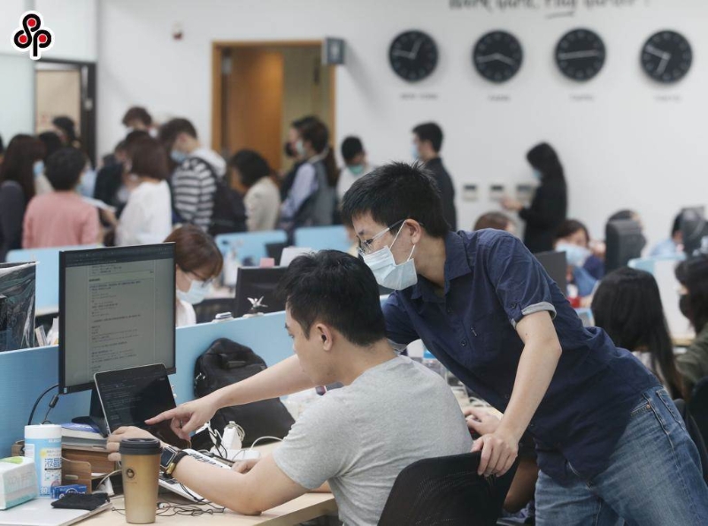 臺當局勞動部門公布本周無薪假（減班休息）實施情況，較上周增加65家、1403人，其中光制造業(yè)就增加1242人，其中也不乏有上市上柜公司。（圖源：臺灣“中時新聞網(wǎng)”）