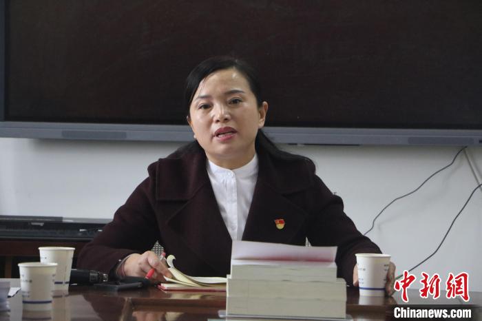 (兩會(huì)聲音)全國人大代表劉惠貞:腳踩泥土心有力量