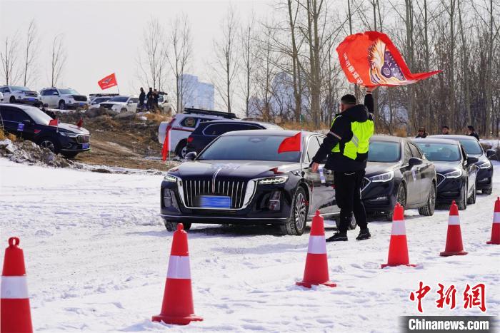 參賽車輛展開激烈角逐 孫漢侖 攝 參賽車輛展開激烈角逐 孫漢侖 攝