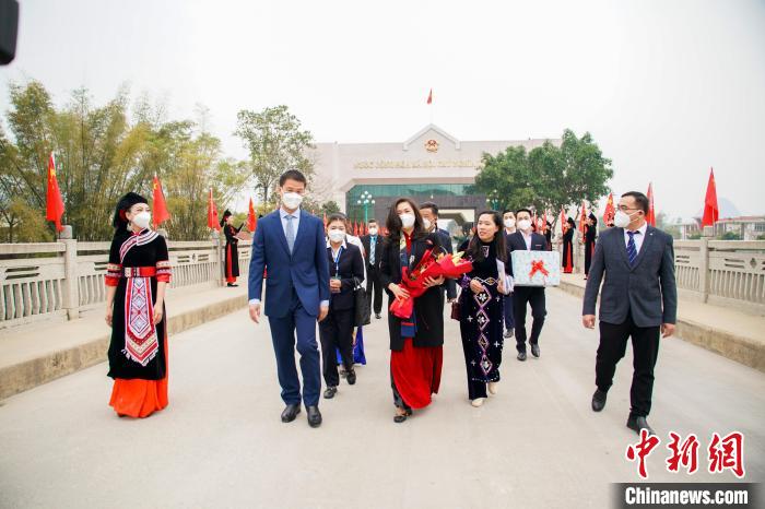 圖為越方代表團(tuán)來(lái)訪?！￡惞谘?攝