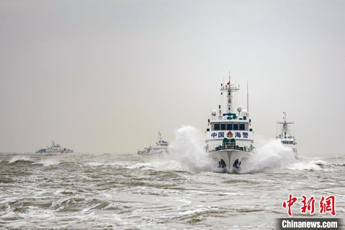 艦艇編隊隊形變換訓(xùn)練。　福州海警局供圖