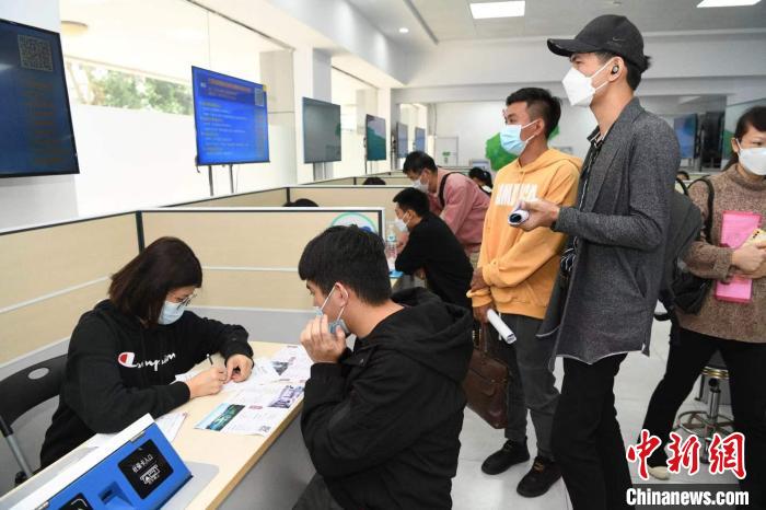 2月26日，海口舉辦酒店餐飲業(yè)專場招聘會。圖為招聘會現(xiàn)場?！堒缫?攝