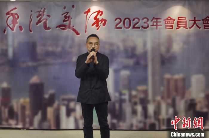 香港美協(xié)主席林天行致辭?！∷饔袨?攝