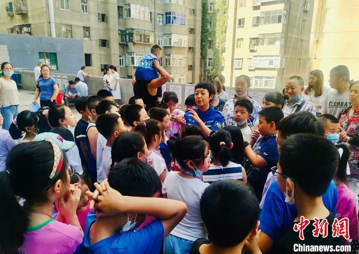 “藍(lán)天”女隊(duì)長公益培訓(xùn)百余場(chǎng)：沒有救援才是最好的救援