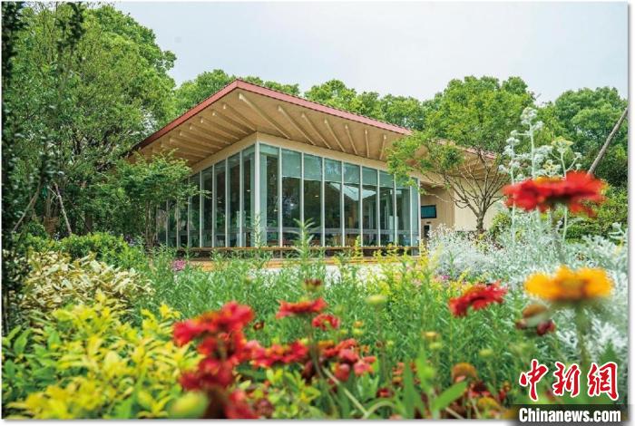 圖為嘉興的一座“禾城驛·溫暖嘉”驛站?！〖闻d市住房和城鄉(xiāng)建設(shè)局供圖