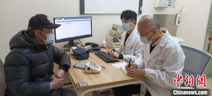 王繼光教授率先開出了新版國家醫(yī)保藥品目錄正式實施后，美阿沙坦鉀片(易達(dá)比？)的處方?！⌒忝?攝