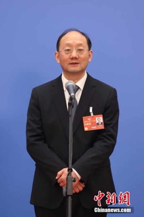 3月7日，全國政協(xié)十四屆一次會議第二場“委員通道”集體采訪活動在北京人民大會堂新聞發(fā)布廳舉行。圖為全國政協(xié)委員江利平接受媒體采訪。中新社記者 蔣啟明 攝