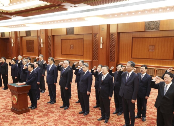 國務(wù)院各部部長、各委員會主任、中國人民銀行行長、審計長進(jìn)行憲法宣