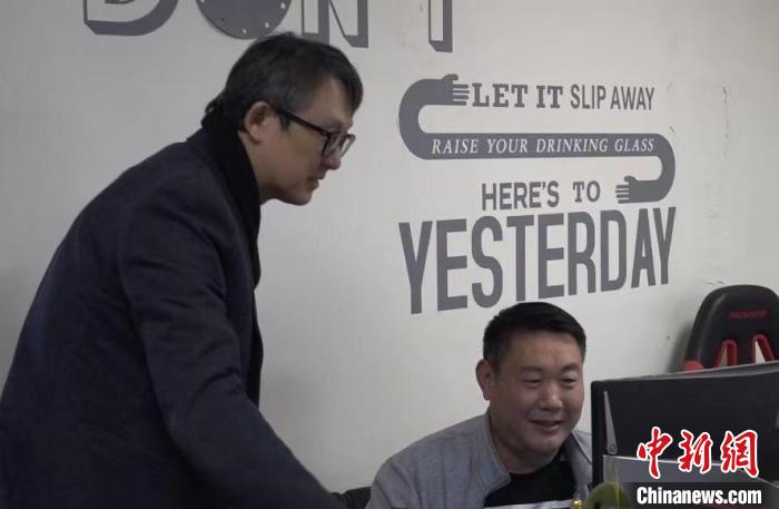 陳偉士認為，機遇與挑戰(zhàn)并存，要與時俱進搶抓發(fā)展新機遇，持續(xù)探索轉(zhuǎn)型升級之路。　張傳明 攝