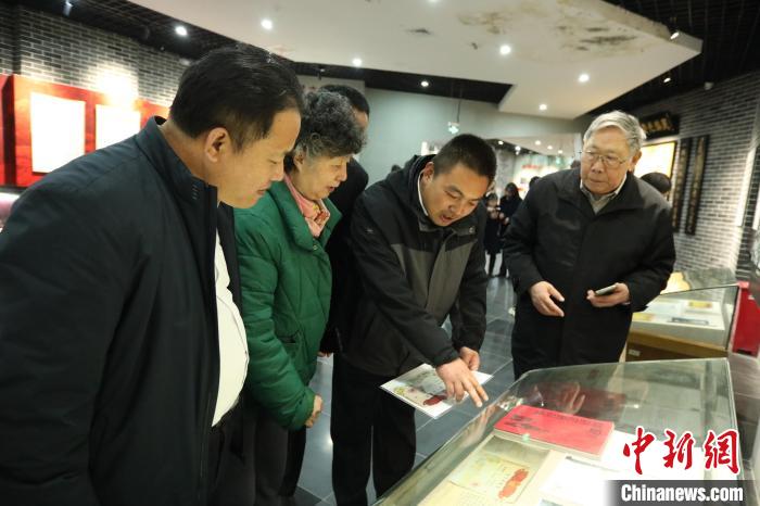 參加活動人員參觀魯南人民抗日武裝起義紀念館?！≤囄募?攝